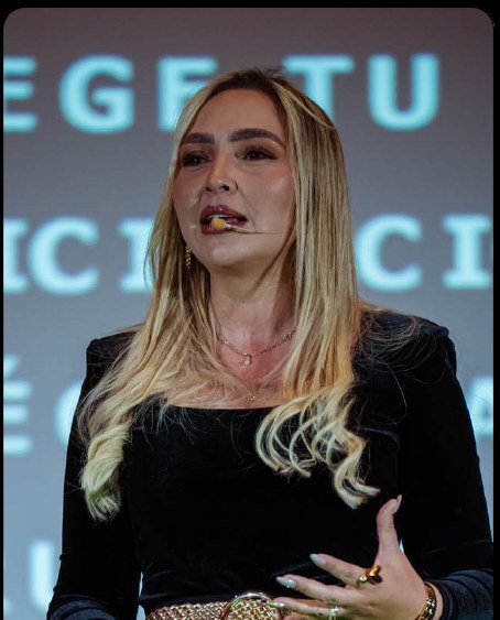 Karolina Ochoa, retrato incluido en el dossier de COINMO